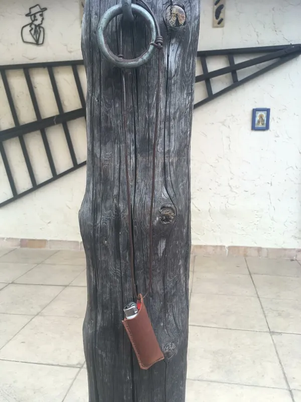 Porte-briquet en cuir suspendu
