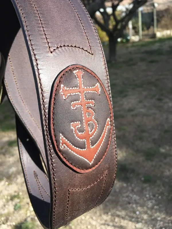 Bretelle de fusil en cuir décoré